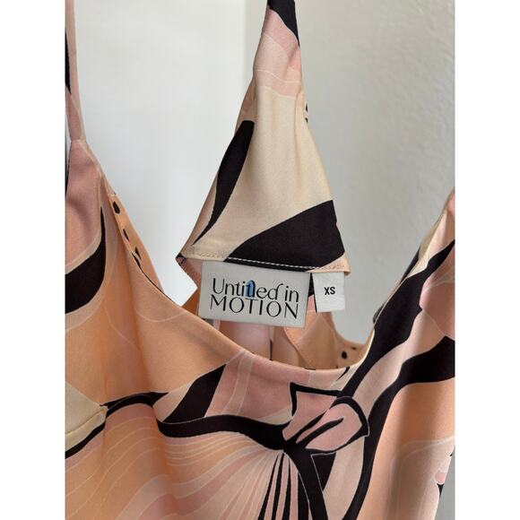 Untitled in Motion flowy tank top - Picture 3 of 6